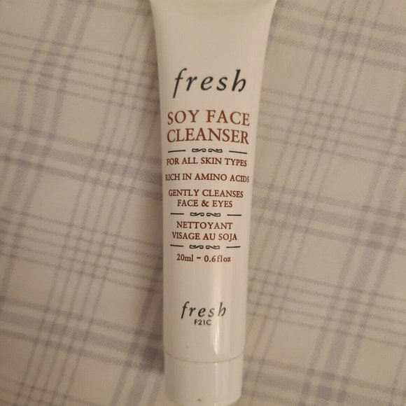 2 Fresh Soy Face Cleansers, 20ml each - Picture 3 of 4